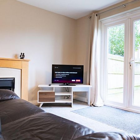 Entire 4 Bed Cosy Luxury Spacious House Huntingdon Exterior photo