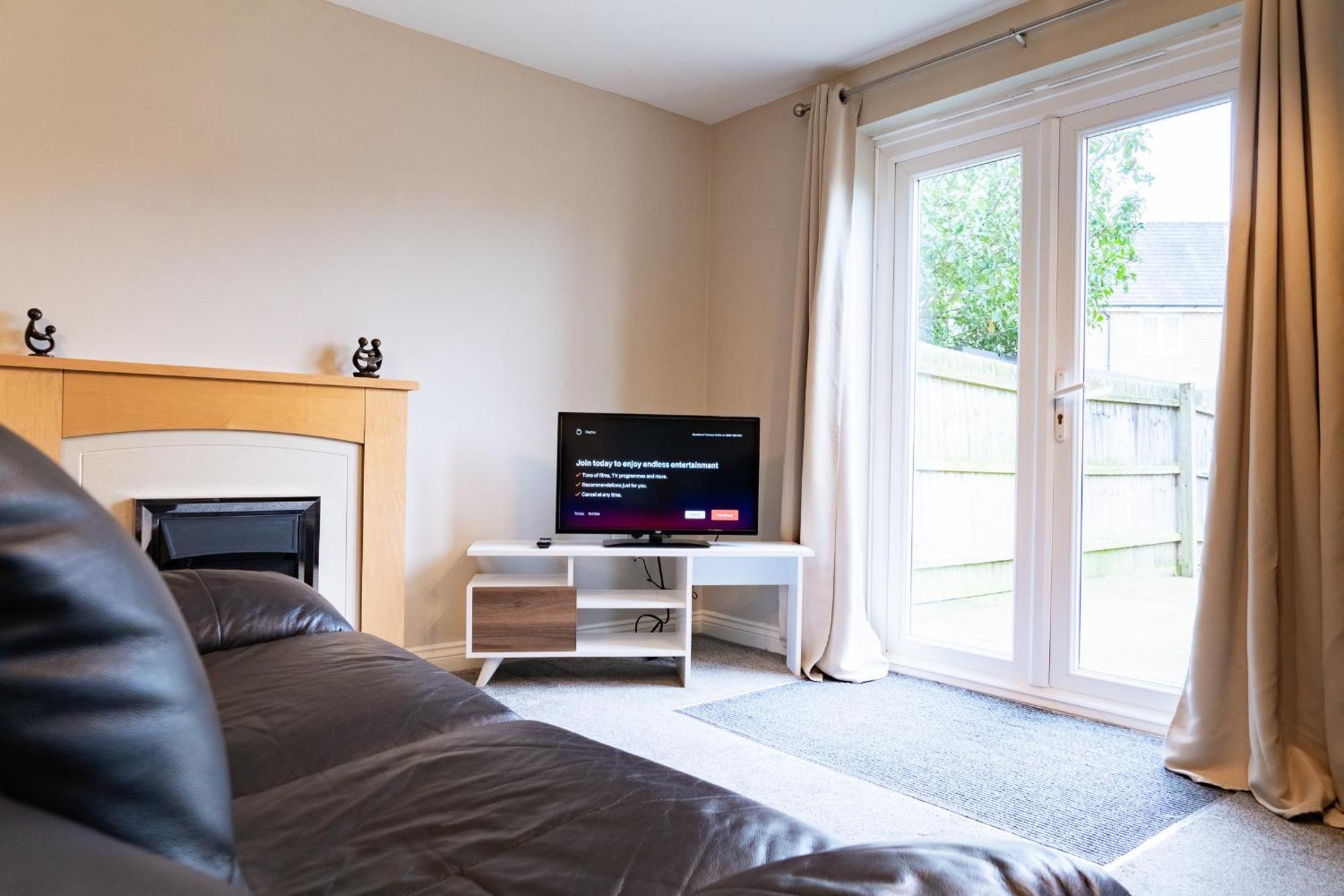 Entire 4 Bed Cosy Luxury Spacious House Huntingdon Exterior photo