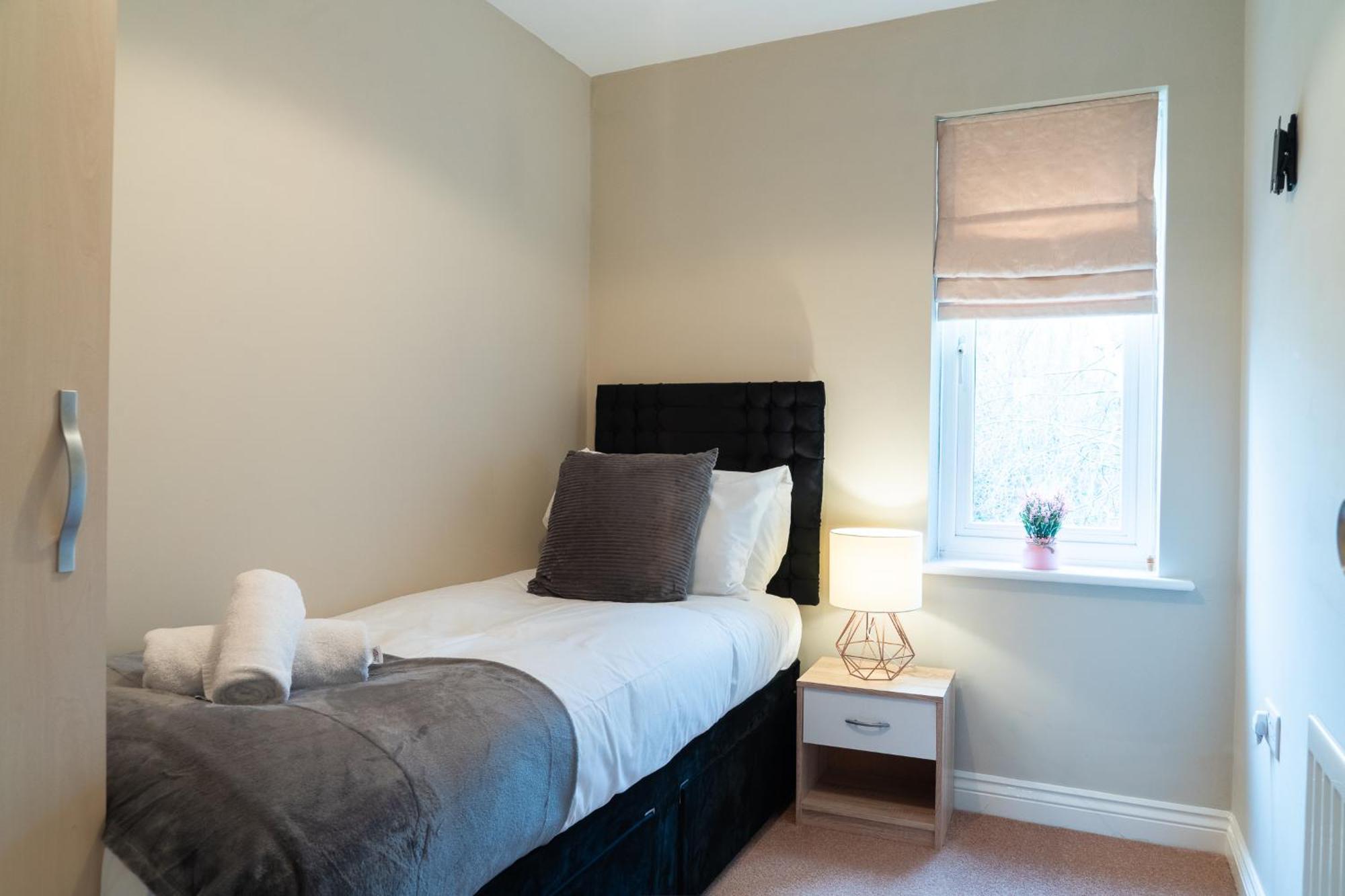 Entire 4 Bed Cosy Luxury Spacious House Huntingdon Exterior photo